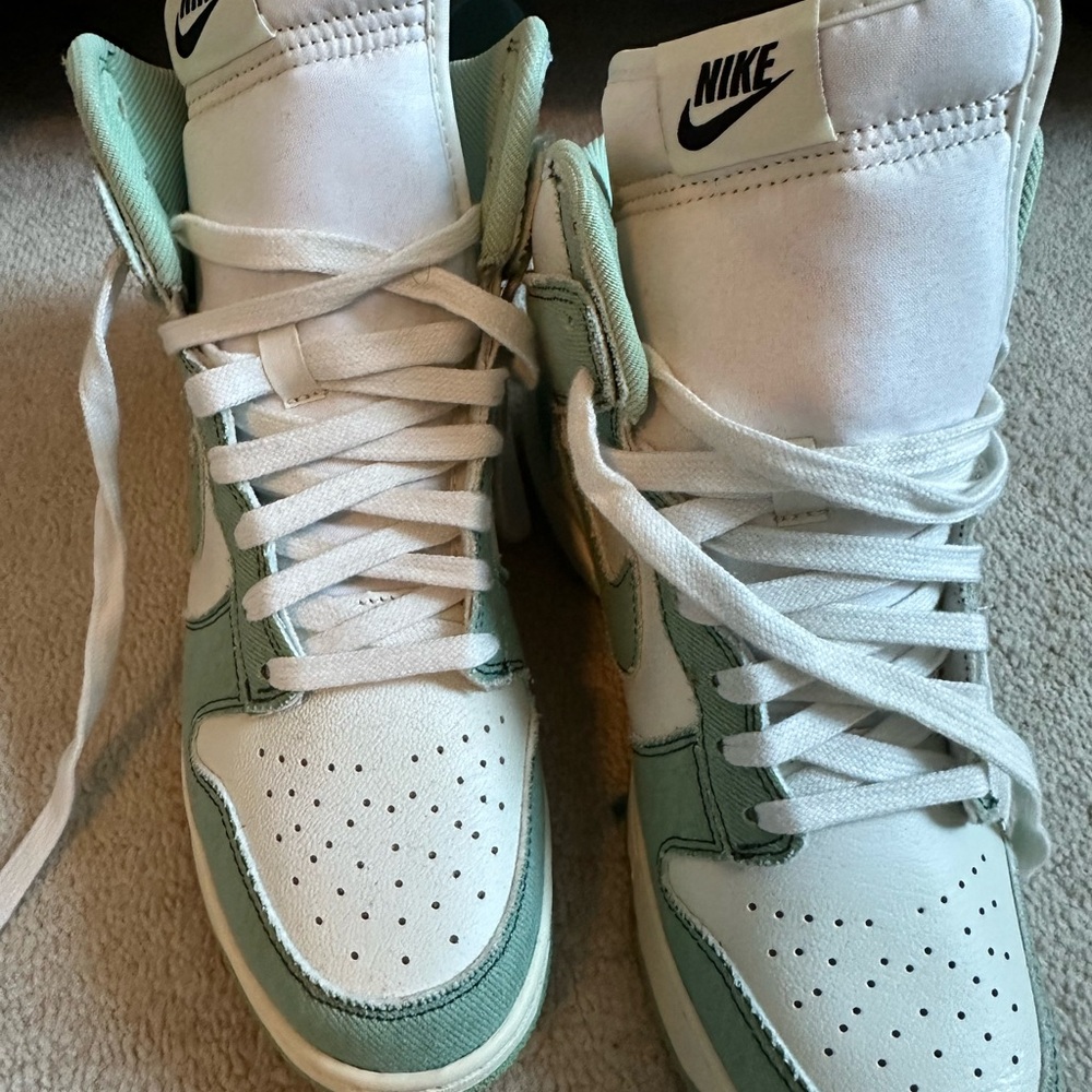 Nike Women’s Dunk 1985 High-Top Sneakers in Green and White - Picture 3 of 7